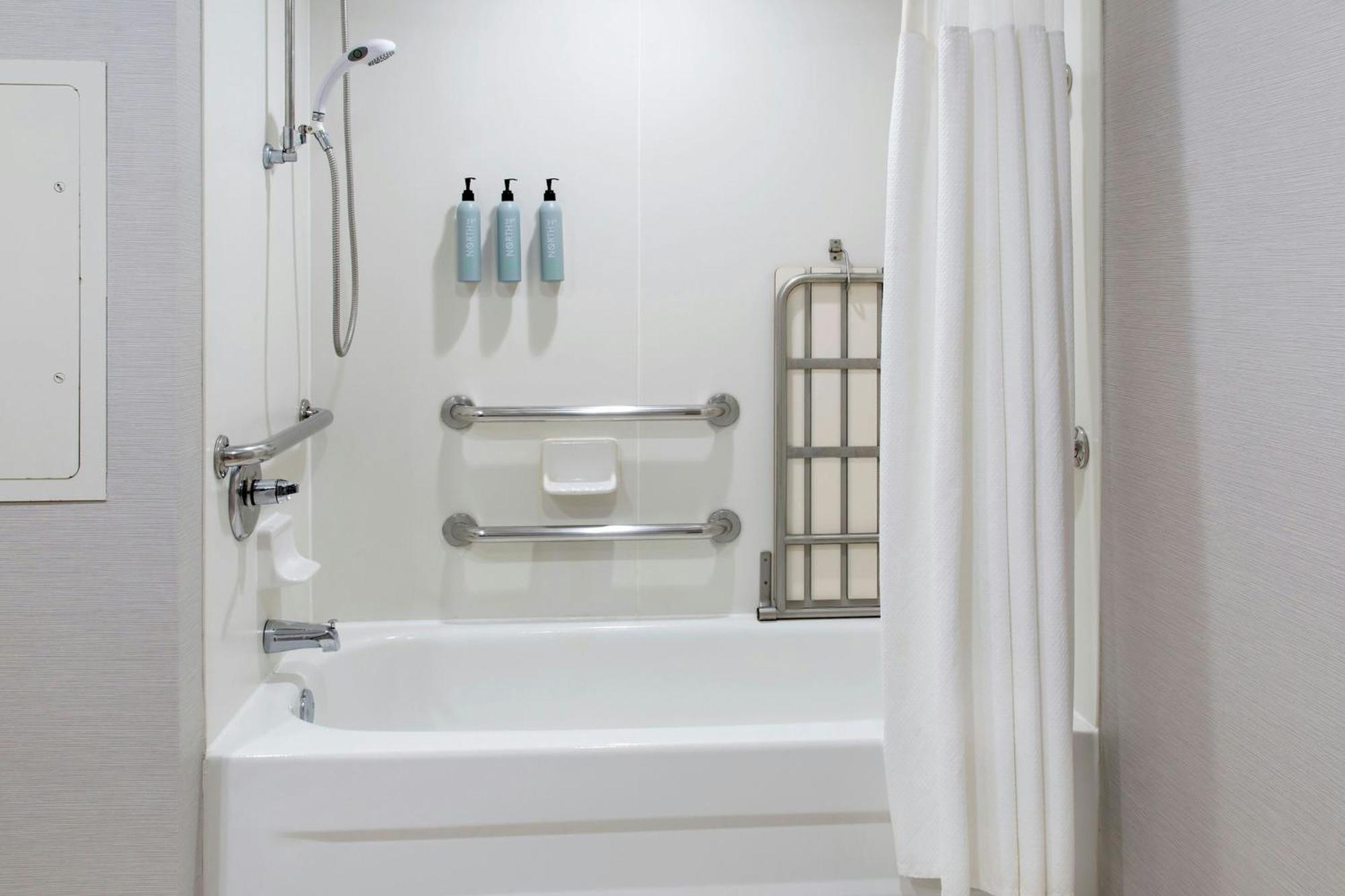 Courtyard By Marriott Buffalo Amherst/university Amherst